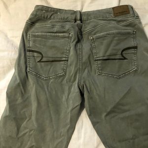 Olive Tomgirl fit jeans